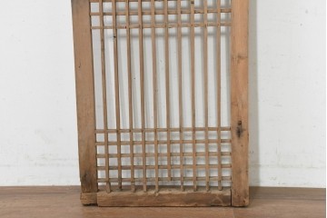中国アンティーク建具　李朝風建具　素朴な木味と格子意匠を楽しめる窓1枚　(R-089941)