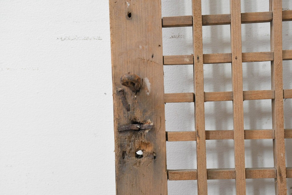 中国アンティーク建具　李朝風建具　素朴な木味と格子意匠を楽しめる窓1枚　(R-089941)