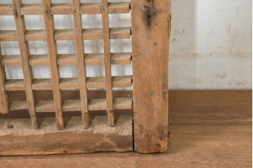 中国アンティーク建具　李朝風建具　素朴な木味と格子意匠を楽しめる窓1枚　(R-089941)