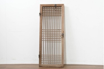 中国アンティーク建具　李朝風建具　花形の金具と格子の並びが美しい窓1枚　(R-089942)