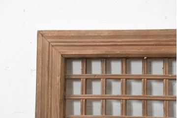 中国アンティーク建具　李朝風建具　花形の金具と格子の並びが美しい窓1枚　(R-089942)