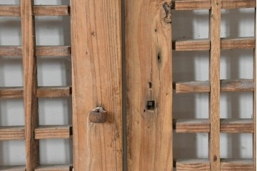 中国アンティーク建具　1900年頃　李朝風建具　端正な格子意匠と経年の味わいが魅力的な窓2枚(1対)セット　(R-089943)