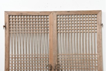 中国アンティーク建具　1900年頃　李朝風建具　端正な格子意匠と経年の味わいが魅力的な窓2枚(1対)セット　(R-089944)