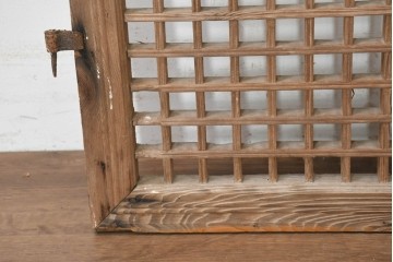 中国アンティーク建具　1900年頃　李朝風建具　端正な格子意匠と経年の味わいが魅力的な窓2枚(1対)セット　(R-089944)