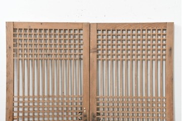 中国アンティーク建具　1900年頃　李朝風建具　端正な格子意匠と経年の味わいが魅力的な窓2枚(1対)セット　(R-089944)