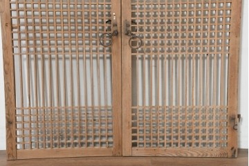 中国アンティーク建具　1900年頃　李朝風建具　端正な格子意匠と経年の味わいが魅力的な窓2枚(1対)セット　(R-089944)