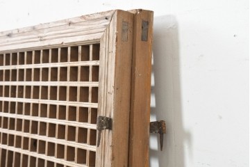 中国アンティーク建具　1900年頃　李朝風建具　端正な格子意匠と経年の味わいが魅力的な窓2枚(1対)セット　(R-089944)