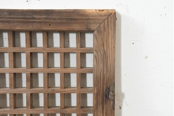 中国アンティーク建具　1900年頃　李朝風建具　格子意匠と花形金具が魅力の窓2枚(1対)セット　(R-089946)