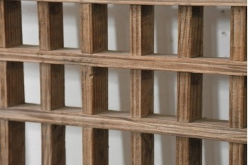 中国アンティーク建具　1900年頃　李朝風建具　格子意匠と花形金具が魅力の窓2枚(1対)セット　(R-089946)