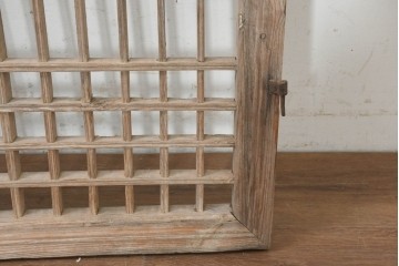 中国アンティーク建具　1900年頃　李朝風建具　均整の取れた格子意匠が魅力の窓1枚　(R-089948)