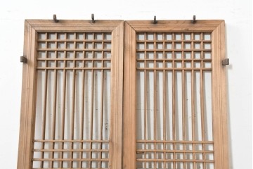 中国アンティーク建具　1900年頃　端正な格子組みが趣深い両開き戸2枚(1対)セット　(R-089949)