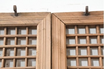 中国アンティーク建具　1900年頃　端正な格子組みが趣深い両開き戸2枚(1対)セット　(R-089949)