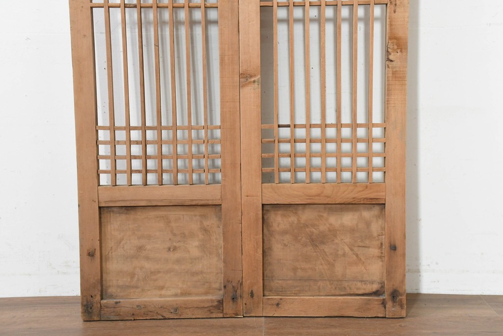 中国アンティーク建具　1900年頃　端正な格子組みが趣深い両開き戸2枚(1対)セット　(R-089949)