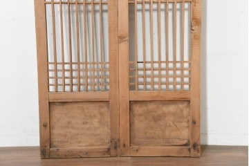 中国アンティーク建具　1900年頃　端正な格子組みが趣深い両開き戸2枚(1対)セット　(R-089949)