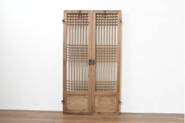 中国アンティーク建具　1900年頃　端正な格子組みが趣深い両開き戸2枚(1対)セット　(R-089950)