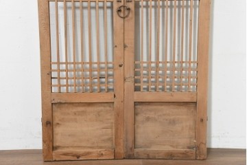 中国アンティーク建具　1900年頃　端正な格子組みが趣深い両開き戸2枚(1対)セット　(R-089950)