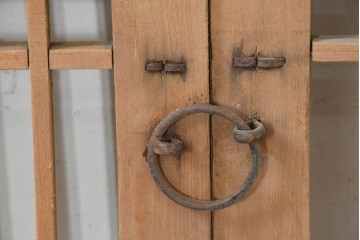 中国アンティーク建具　1900年頃　端正な格子組みが趣深い両開き戸2枚(1対)セット　(R-089950)
