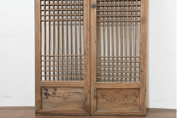 中国アンティーク建具　1900年頃　端正な格子組みが趣深い両開き戸2枚(1対)セット　(R-089951)