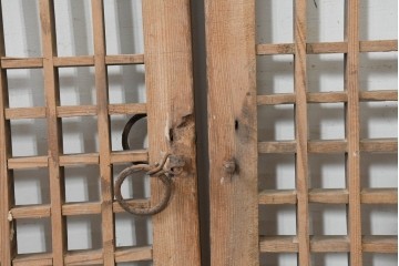 中国アンティーク建具　1900年頃　李朝風建具　均整の取れた格子意匠が魅力の窓2枚(1対)セット　(R-089952)