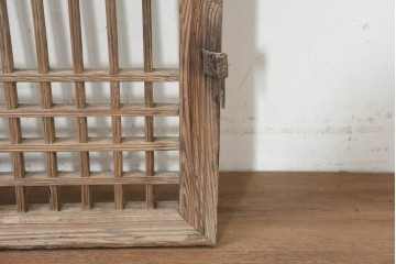 中国アンティーク建具　1900年頃　李朝風建具　均整の取れた格子意匠が魅力の窓1枚　(R-089954)