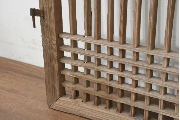 中国アンティーク建具　1900年頃　李朝風建具　均整の取れた格子意匠が魅力の窓2枚(1対)セット　(R-089955)