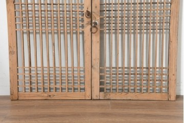 中国アンティーク建具　1900年頃　李朝風建具　均整の取れた格子意匠が魅力の窓2枚(1対)セット　(R-089956)