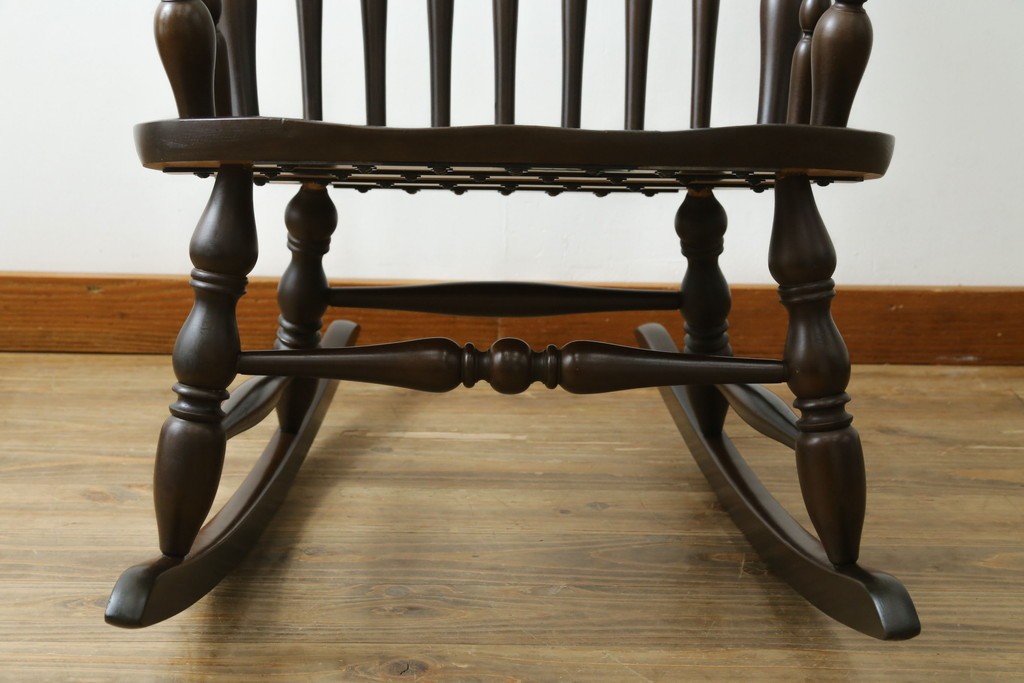 和製ヴィンテージ　1970年から1980年頃　飛騨家具　WINDS太平　ゆったりとくつろげるロッキングチェア　(R-089957)