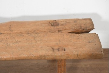 バリアンティーク　1920年から1950年頃　自然な木の形を生かした古材の木製ベンチ　(R-089958)