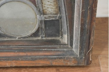 イギリスアンティーク建具　ステンドグラス入り　落ち着いた色彩と優雅な曲線デザインが魅力のフィックス窓1枚　(R-089959)