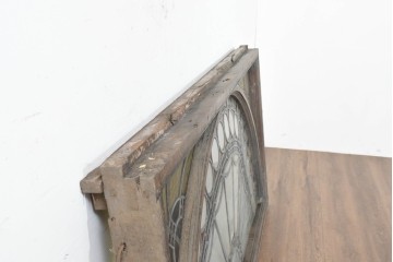 イギリスアンティーク建具　ステンドグラス入り　落ち着いた色彩と優雅な曲線デザインが魅力のフィックス窓1枚　(R-089959)