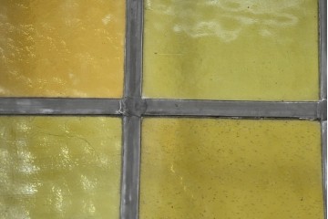 アンティーク建具　ステンドグラス入り　黄緑色のガラスと幾何学模様が美しいフィックス窓1枚　(R-089960)