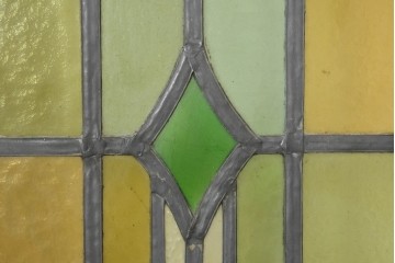 アンティーク建具　ステンドグラス入り　黄緑色のガラスと幾何学模様が美しいフィックス窓1枚　(R-089960)
