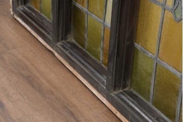 アンティーク建具　ステンドグラス入り　黄緑色のガラスと幾何学模様が美しいフィックス窓1枚　(R-089960)