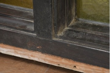 アンティーク建具　ステンドグラス入り　黄緑色のガラスと幾何学模様が美しいフィックス窓1枚　(R-089960)