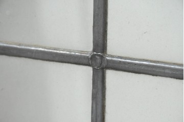 イギリスアンティーク建具　1920年頃　格子意匠が端正なステンドグラス入りフィックス窓1枚　(R-089961)