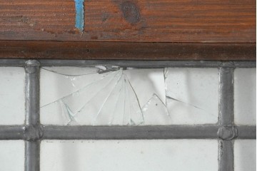 イギリスアンティーク建具　1920年頃　格子意匠が端正なステンドグラス入りフィックス窓1枚　(R-089961)