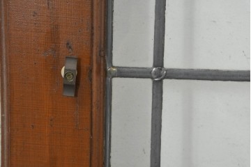 イギリスアンティーク建具　1920年頃　格子意匠が端正なステンドグラス入りフィックス窓1枚　(R-089962)