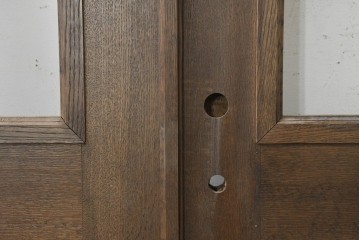 中古建具　特注オーダー品　ナラ無垢材　立体的なパネル意匠が上品な親子ドア2枚(1対)セット　(R-089964)