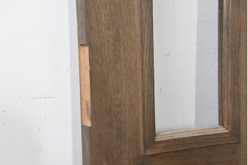 中古建具　特注オーダー品　ナラ無垢材　立体的なパネル意匠が上品な親子ドア2枚(1対)セット　(R-089964)