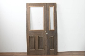 中古建具　特注オーダー品　ナラ無垢材　立体的なパネル意匠が上品な親子ドア2枚(1対)セット　(R-089964)