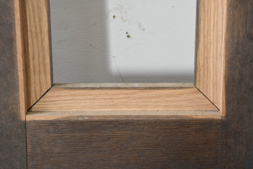 中古建具　特注オーダー品　ナラ無垢材　立体的なパネル意匠が上品な親子ドア2枚(1対)セット　(R-089964)