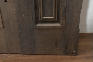 中古建具　特注オーダー品　ナラ無垢材　立体的なパネル意匠が上品な親子ドア2枚(1対)セット　(R-089964)
