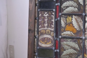 フランスアンティーク建具　1900年頃　装飾性豊かな円形意匠が目を引くステンドグラス1枚　(R-089973)