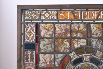 フランスアンティーク建具　1900年頃　エナメル絵付け　聖アンデレの名を掲げたステンドグラス1枚　(R-089974)