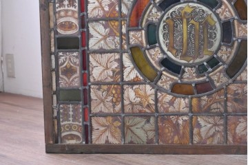 フランスアンティーク建具　1900年頃　エナメル絵付け　聖アンデレの名を掲げたステンドグラス1枚　(R-089974)
