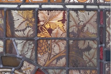 フランスアンティーク建具　1900年頃　エナメル絵付け　聖アンデレの名を掲げたステンドグラス1枚　(R-089974)