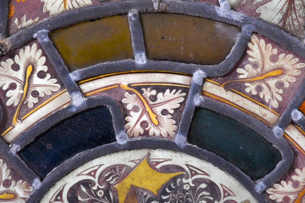 フランスアンティーク建具　1900年頃　エナメル絵付け　聖アンデレの名を掲げたステンドグラス1枚　(R-089974)