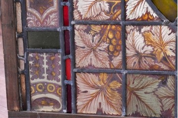 フランスアンティーク建具　1900年頃　エナメル絵付け　聖アンデレの名を掲げたステンドグラス1枚　(R-089974)