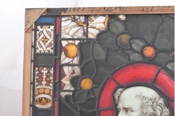 フランスアンティーク建具　1900年頃　エナメル絵付け　鍵と書物を手にした聖人が印象的なステンドグラス2枚セット　(R-089977)