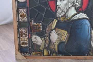 フランスアンティーク建具　1900年頃　エナメル絵付け　鍵と書物を手にした聖人が印象的なステンドグラス2枚セット　(R-089977)